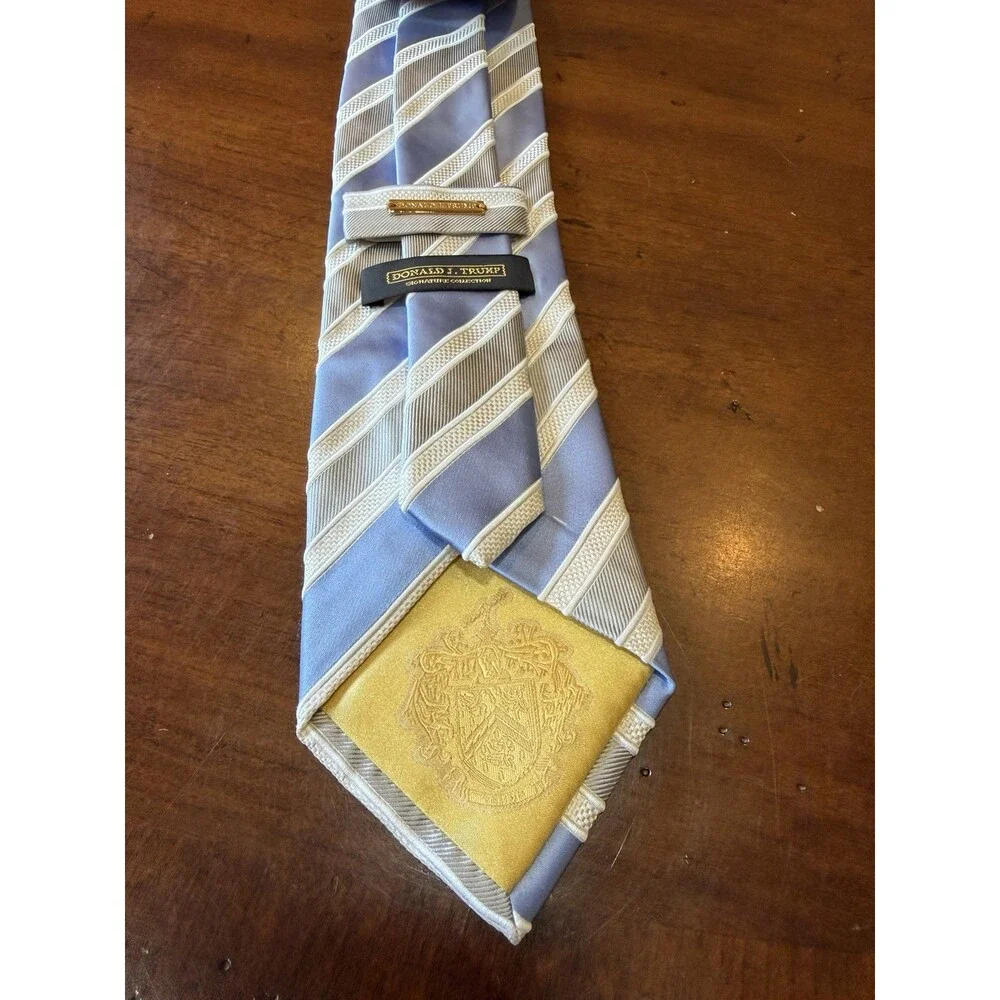 DONALD TRUMP Signature Collection Silk Necktie STRIPED Blue And Silver.